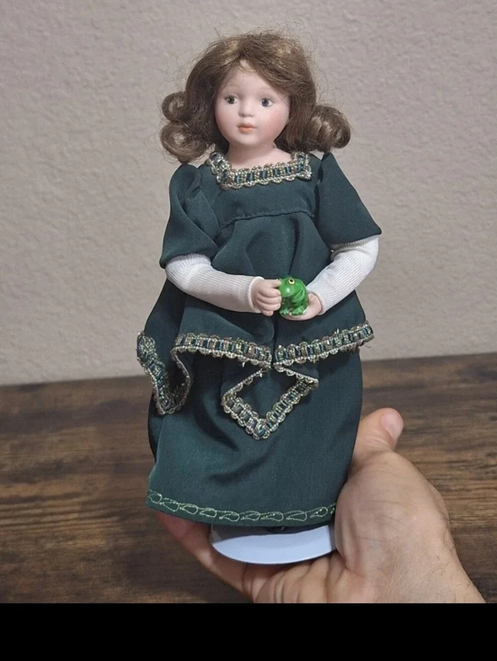 Beautiful Vintage 2001 Danbury Mint Frog Princess Storybook Doll Collection Doll